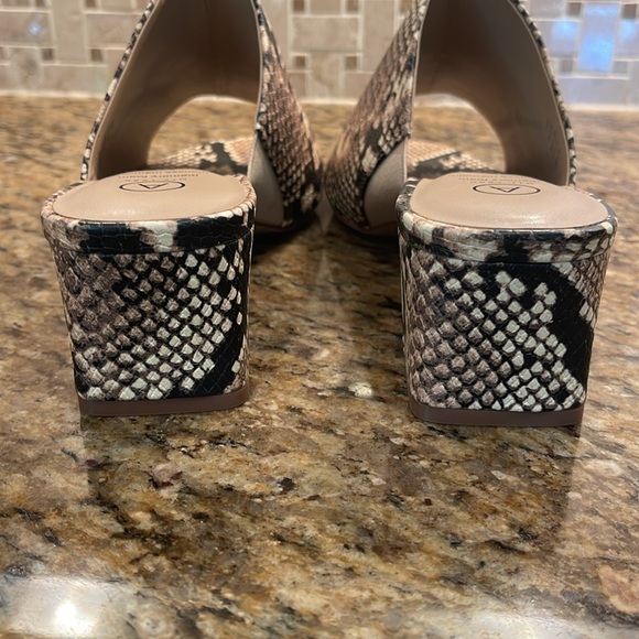 Snake print peep toe mules new 11W - Picture 4 of 7